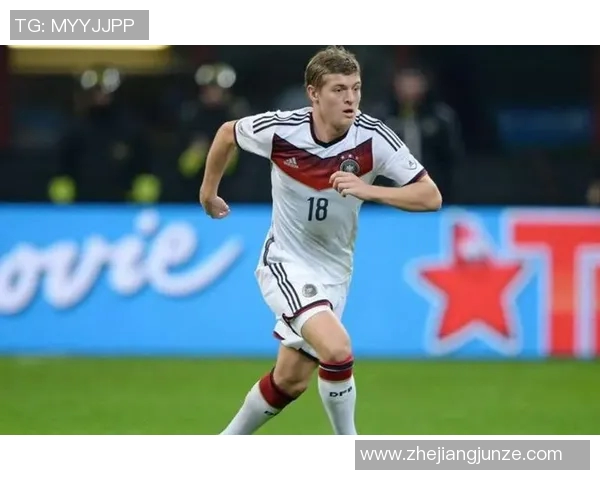 克罗斯：从中场指挥官到世界足球的璀璨明星之路